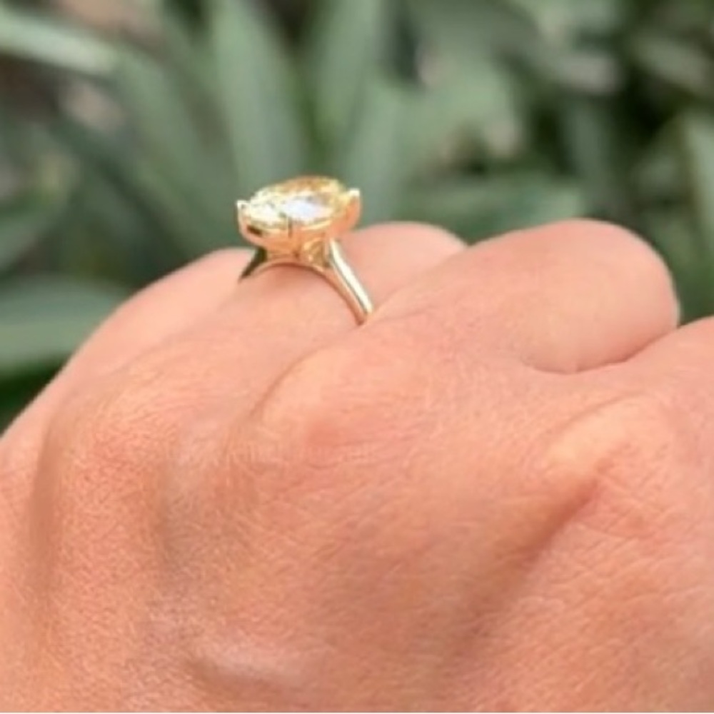 Solitaire moissanite ring - Picture 5 of 5